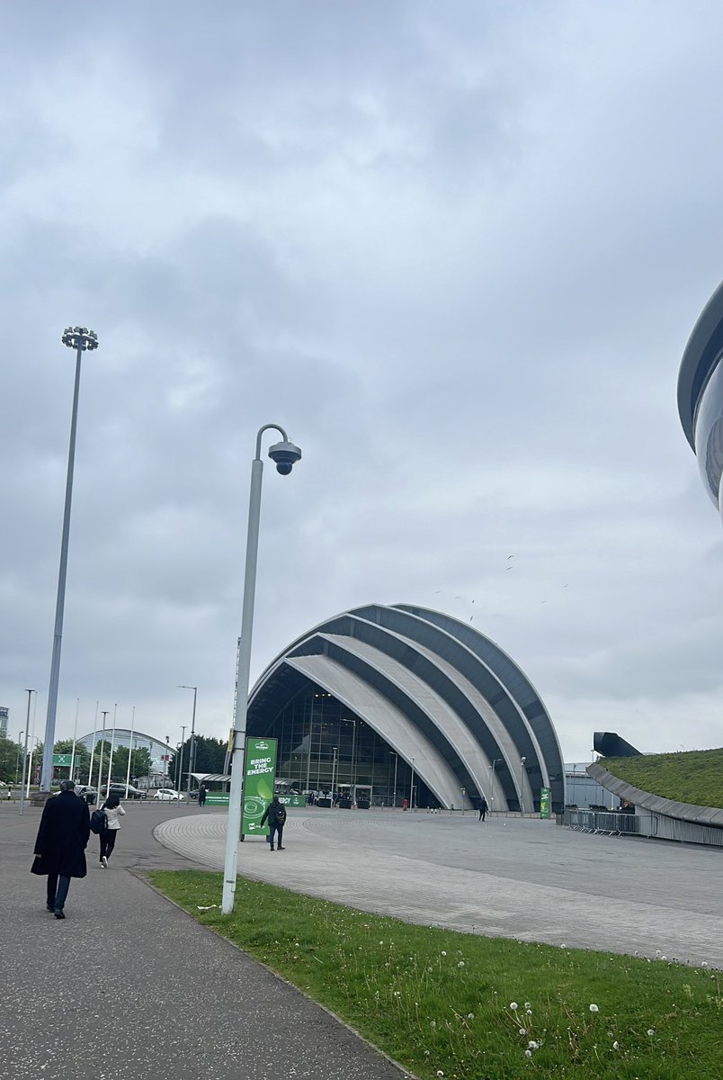 And here we are in #Glasgow live at day 1 of #ESTRO24 👥

We’re readily awaiting a day packed with exciting talks on everything radiotherapy! 

Stay tuned for updates on our Manchester speakers 👀 👇
