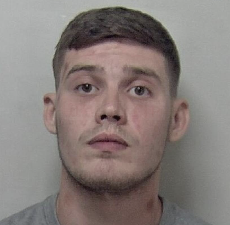 A burglar prowling around houses near Ramsgate was caught on camera and has been jailed for 21 months uknip.co.uk/news/uk/breaki…