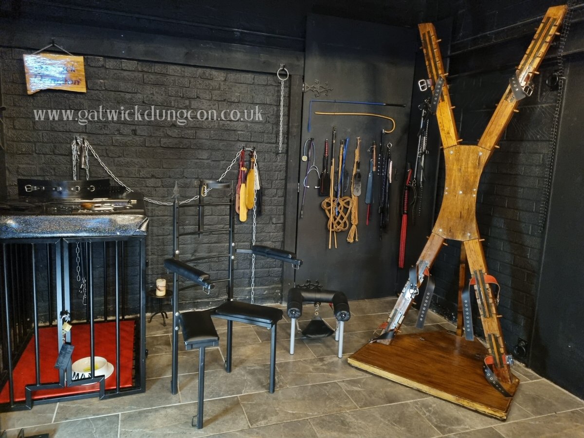 Make yourself (un)comfortable at the Gatwick Dungeon!  😄 gatwickdungeon.co.uk 

#dungeonhire #gatwickdungeon #adultfun #playspace #privatehire