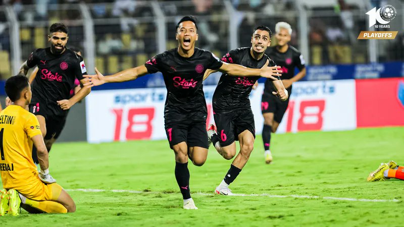 6 - @MumbaiCityFC are unbeaten in their last six @IndSuperLeague playoff games outside of Mumbai (W4 D2), including wins in each of their last three such games; the Islanders’ only playoff loss on their travels came in 2016 against ATK in Kolkata. Omens. #MBSGMCFC #ISLFinal