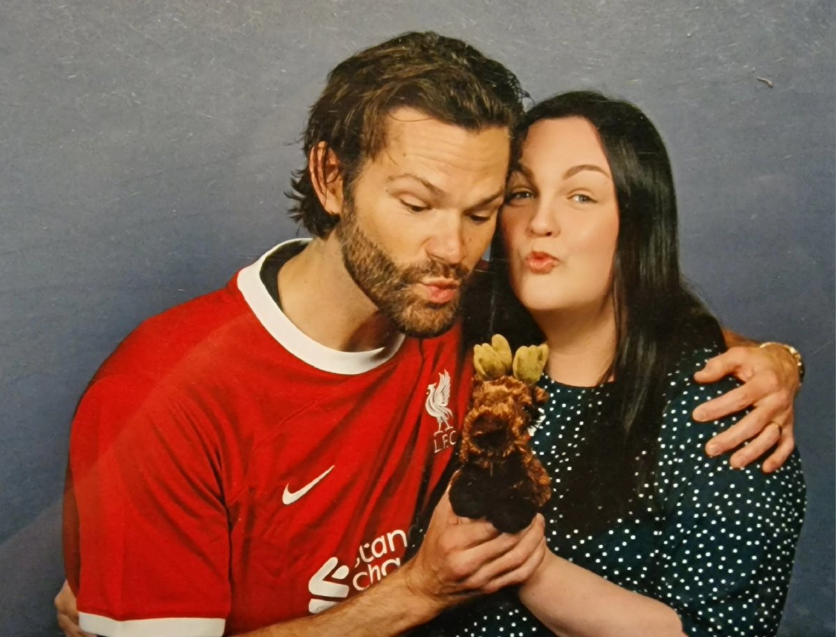 Not everyday you're called a boss by @jarpad and asked to kiss the moose 😘🫎

@comconliverpool 
#SPNFamily #LiverpoolComicCon