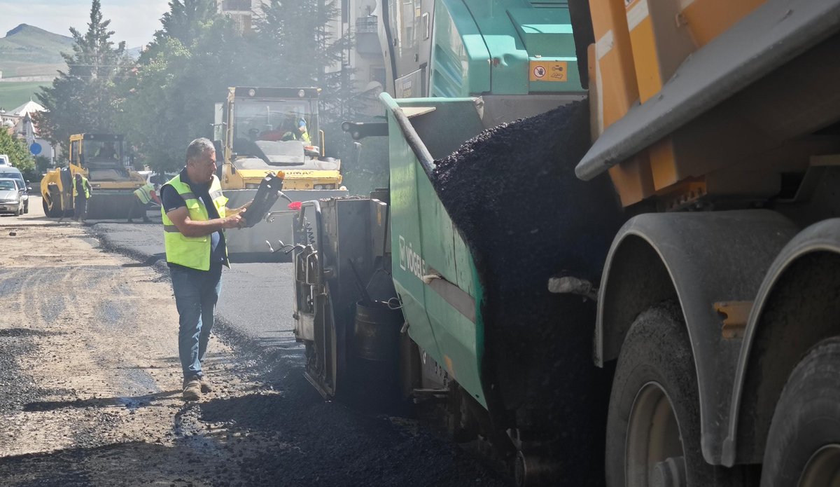 📍 Polatlı / Şehitlik Mahallesi'nde asfalt serim çalışmalarımız devam ediyor.

#Büyükşehirİşbaşında 
@mansuryavas06