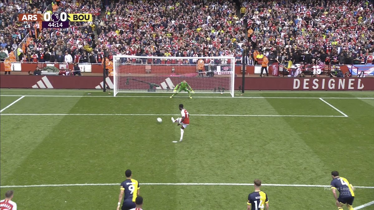 With their 16th shot of the match, @Arsenal have taken the lead!

It comes by way of a Bukayo Saka penalty, as he steps up to roll the ball past Mark Travers in the Bournemouth goal

#ARSBOU