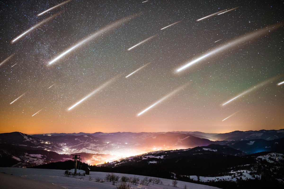 Los meteoros de las eta acuáridas tienen una tasa de actividad de entre 40 y 85 meteoros por hora y una velocidad bastante alta, unos 66 kilómetros por segundo.