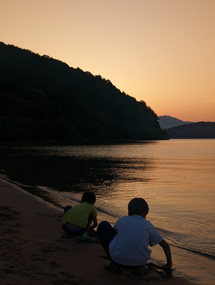 琵琶湖。今日もキャンプ。