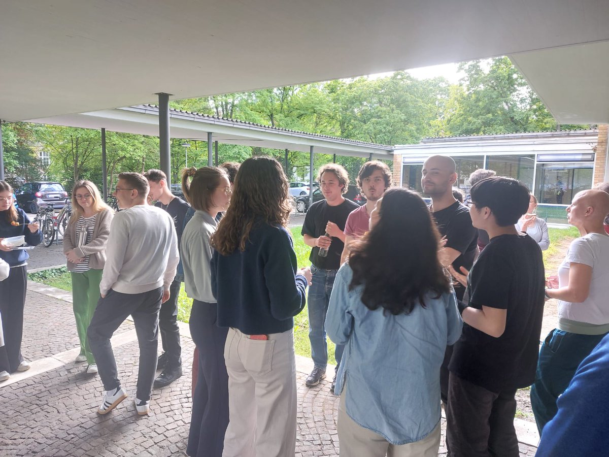 Volle  Konzentration, Leidenschaft bis zur Erschöpfung, leckeres Essen, tolle  Gemeinschaft und fantastische Musik - die richtigen Zutaten für unser  erstes Probenwochenende im <a href="/KITKarlsruhe/">Shmoopy</a> ! 😍

📷: Laura Riedel u.a.

@zak_kit 

#karlsruhe #kitkarlsruhe #probenwochenende