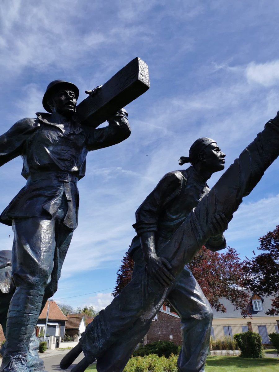 Le récent monument aux travailleurs chinois à Noyelles-sur-Mer près du cimetière de Nolette inscrit au Patrimoine mondial poursuit le travail de mémoire des « oubliés » de la Première Guerre mondiale #Somme #Chine #WW1 #China #GreatWar #France #WorldHeritage #1GM