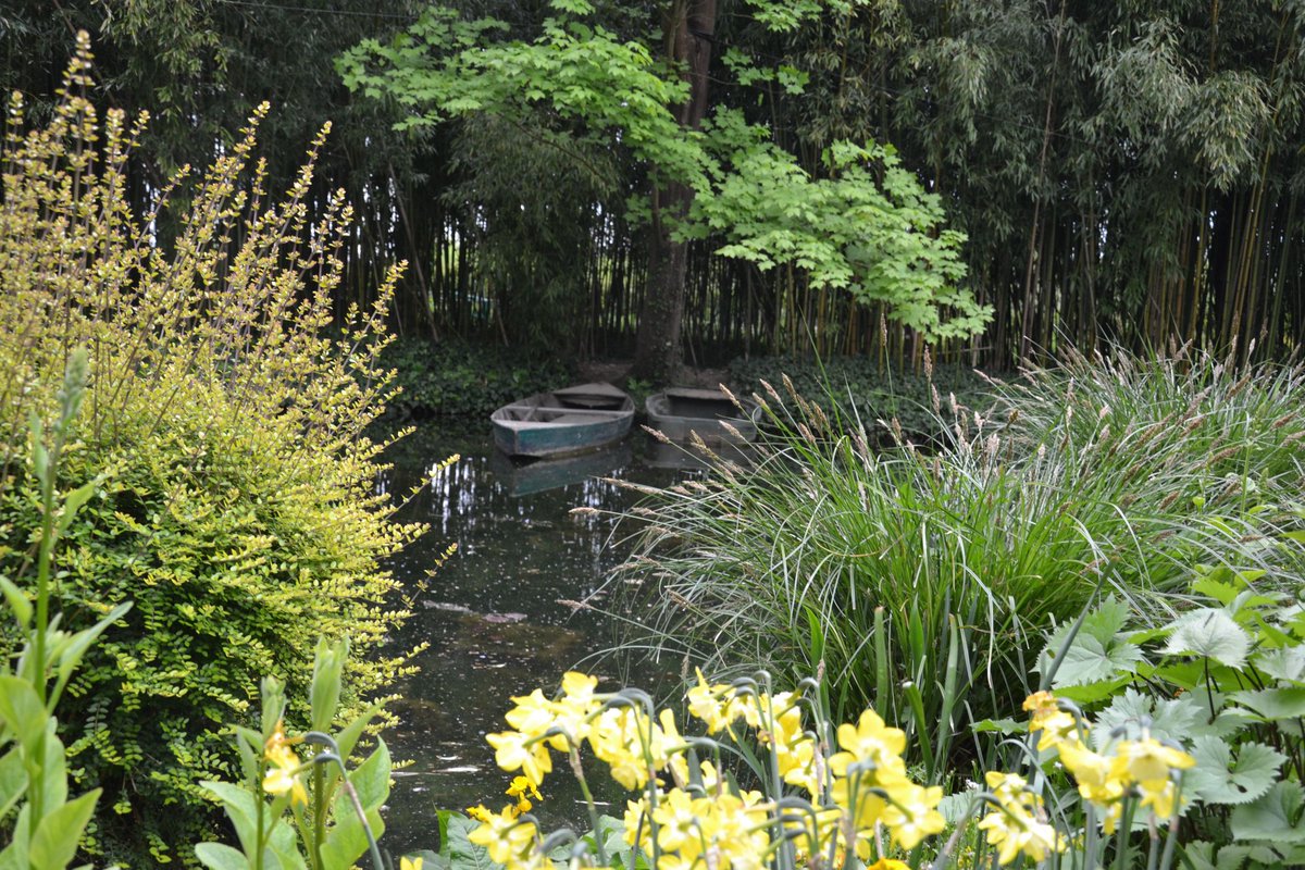 Venez profiter de la quiétude du jardin d'eau... Et n'oubliez que la maison et les jardins de Claude Monet à Giverny sont ouverts tous les jours, y compris les jours fériés ! #giverny #claudemonet