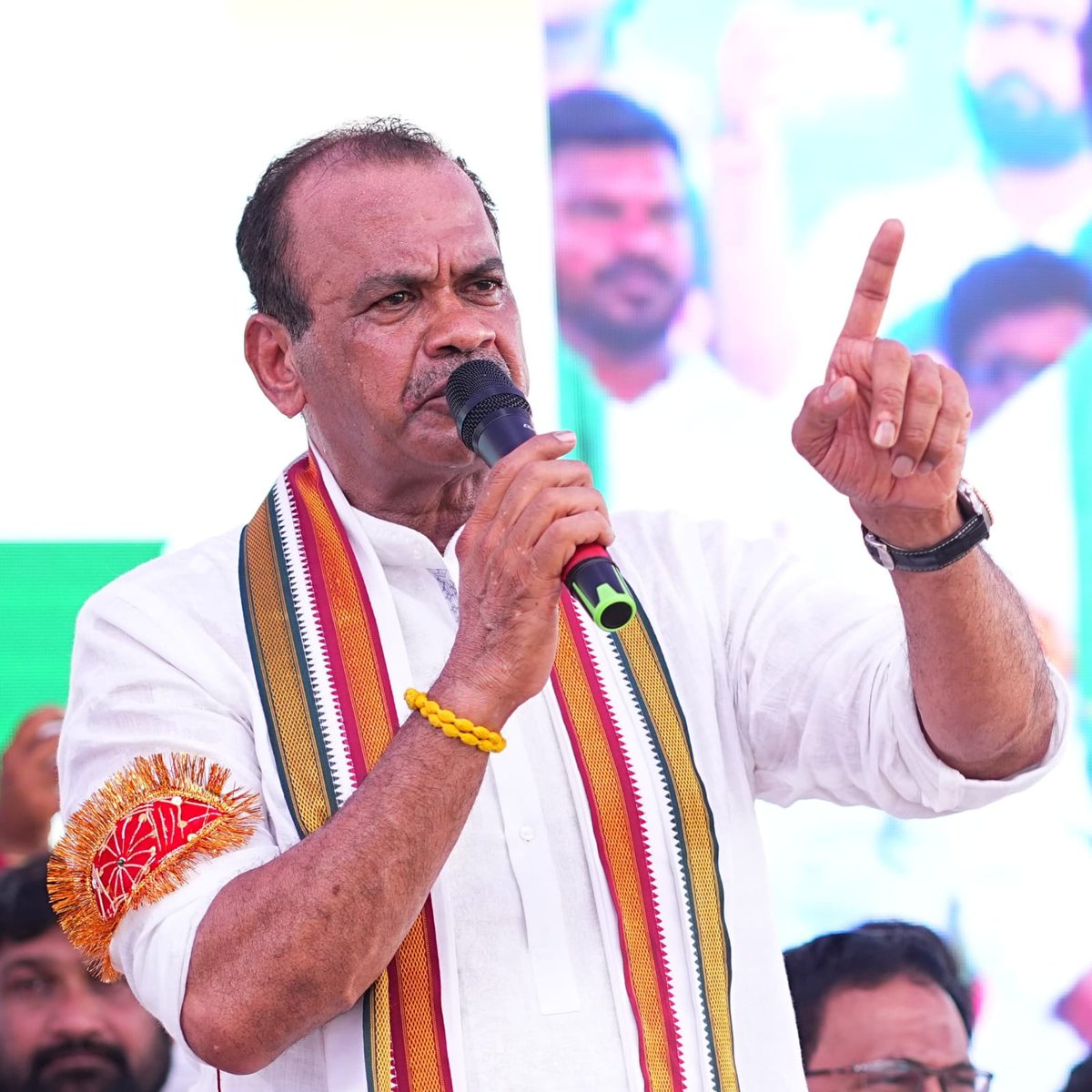 🗳️మీరు వేసే ఓటు- ఈ దేశానికి మార్గనిర్ధేశం చేస్తుంది.

🗳️మీరు వేసే ఓటు- మీ పిల్లల భవిష్యత్తును నిర్ణయిస్తుంది.

🗳️మీరు వేసే ఓటు- ఈ దేశ సంక్షేమం దశ-దిశను మార్చుతుంది.

🗳️ మీ అమూల్యమైన ఓటును చేతి గుర్తుపై వేయండి – ప్రజాస్వామ్యాన్ని గెలిపించండి.

#KomatiReddyVenkatReddy