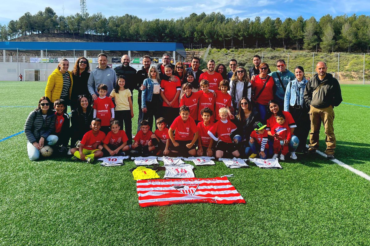 🎉CAMPIONS DE LLIGA EL SUB 8B🎉
Comencem el cap de setmana amb la victòria del nostre equip a Alcoletge per 1-5 que aconsegueixen el títol amb un ple de victòries en Grup 2 de lliga.

Gran feina als jugadors i staff de l’equip😍

#fortsiunits❤️🤍