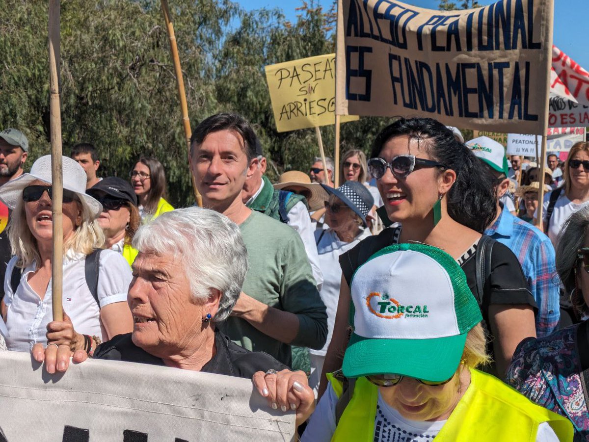 Un movimiento vecinal vivo que pelea con dignidad que la movilidad sostenible no sea un lema vacío de contenido. 14 años sin un acceso peatonal y ciclista que conecte la Junta de los Caminos y el Puerto de la Torre. Y sin obtener respuesta. Todo el apoyo🌱💪@AVJuntaydisem