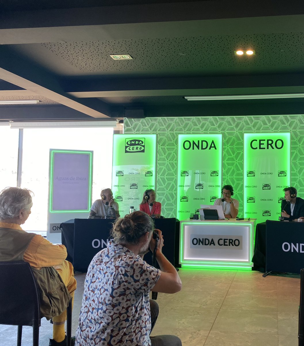 No sé en qué momento me convertí en un fiel oyente de @OndaCero_es No me podía perder la visita de @porfin a Santa Eulalia.