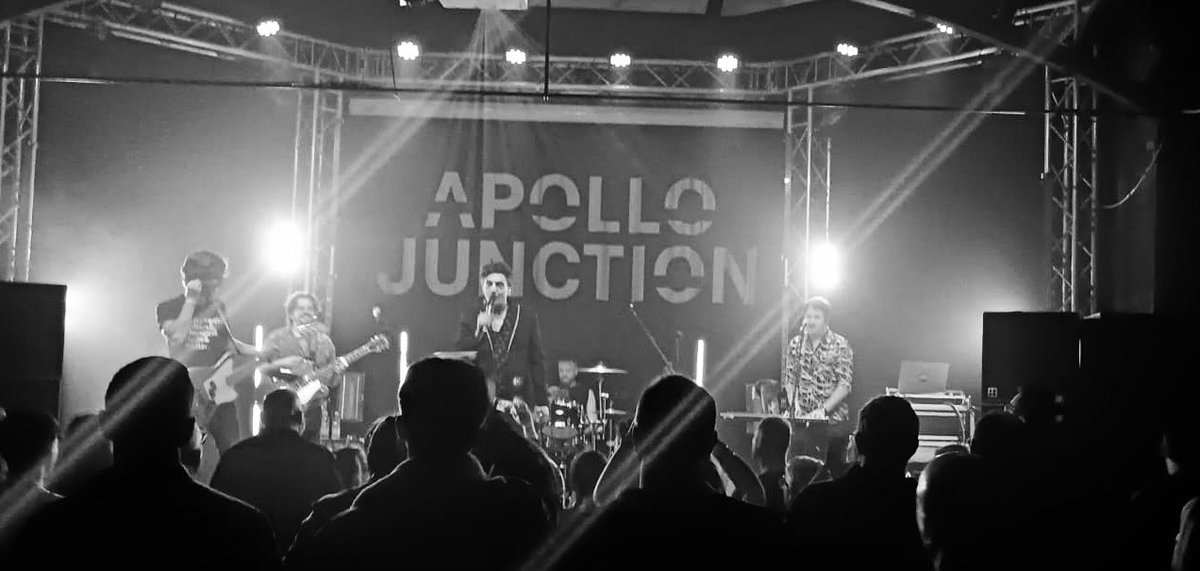 Such a beautiful crowd last night in Grimsby. Thanks for joining us & what a venue! @DocksAcademy 💛

Next up @themet in Bury, @GorillaBeerHall in Mexborough and

The big hometown show at @LeedsBeckettSU is on sale now! 

Join us apollojunction.com/tour