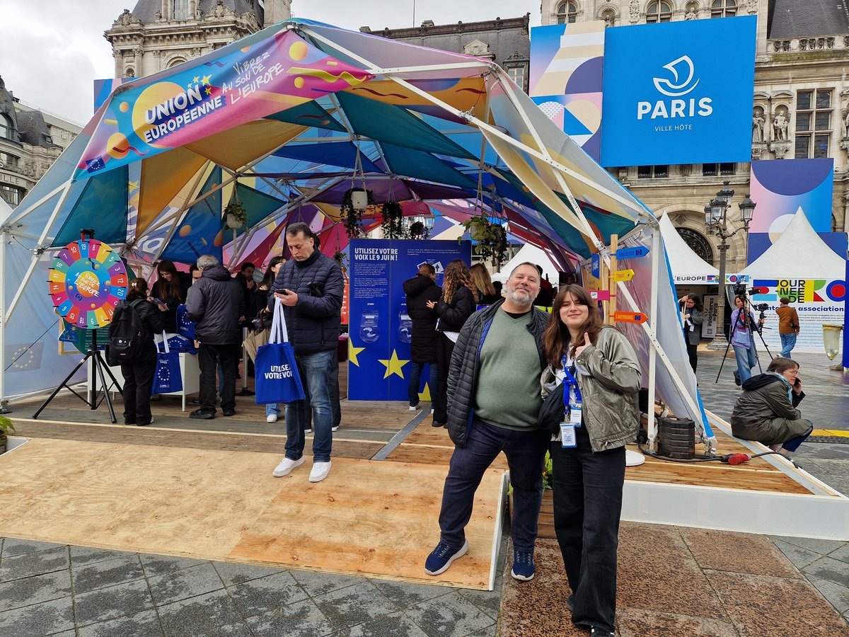 À un mois des #ElectionsEuropéennes, retrouvez-nous sur le parvis de l'Hôtel de ville de @Paris pour la Fête de l’Europe 🇪🇺 Débats, concerts gratuits, food trucks, animations… On vous y attend nombreux 😀 #JournéeDeLEurope #EuropeDay