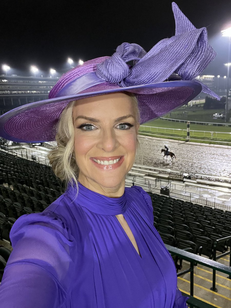 Sneak peek at today’s 150th ⁦@KentuckyDerby⁩ outfit and hat! Coverage starts at 6am! Happy #DerbyDay from ⁦@ChurchillDowns⁩ Hat courtesy of the amazing ⁦@camhatsNYC⁩