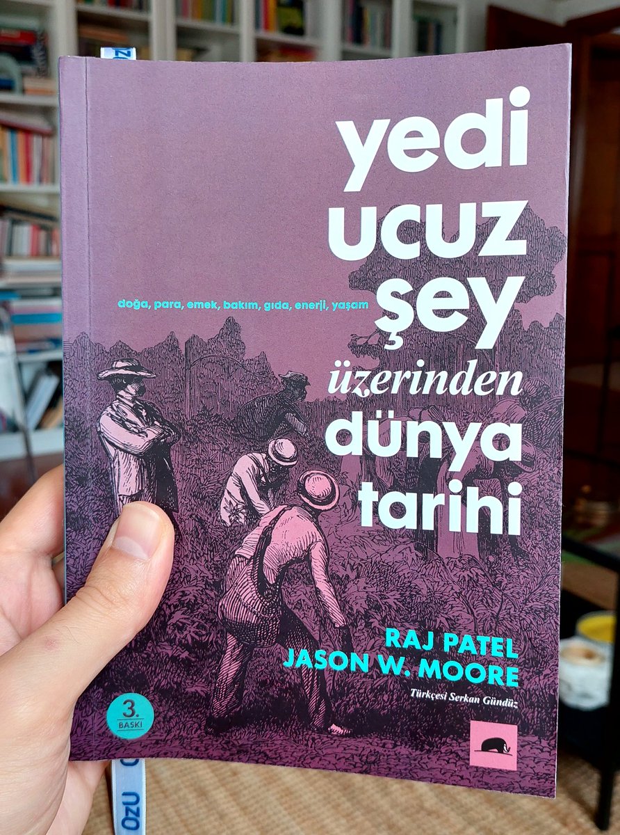 Sömürüyü temel kavramlar üzerinden işleyen beklentilerimin üzerinde bir kitap. Mevcut güç ilişkilerini anlamak isteyen gençler için ideal @kolektifkitap