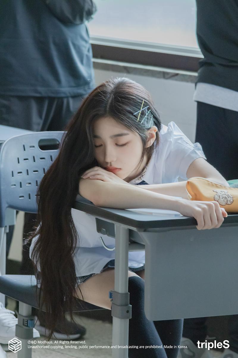 Sohyun's so pretty when she sleeps, I hope she never wakes up ❤️