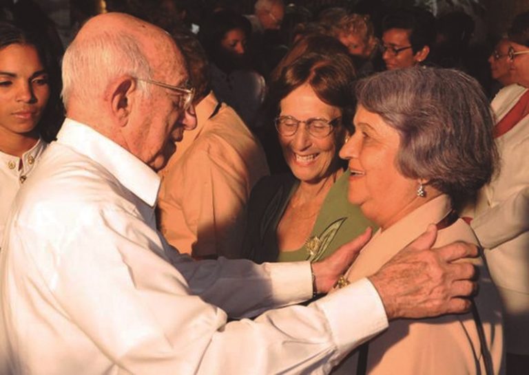 Con esa premisa, Nora Quintana Vázquez, fundadora de los órganos de Gobierno, fue delegada del Poder Popular por más de 20 años y miembro del primer Comité Ejecutivo en #SanctiSpíritusEnMarcha escambray.cu/2024/el-que-di…