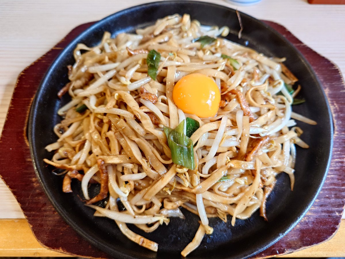 本気の焼うどん専門店 きつね
小倉名物焼うどん
乾麺を使ってるのが特徴で歯ごたえがあって美味しい🤤