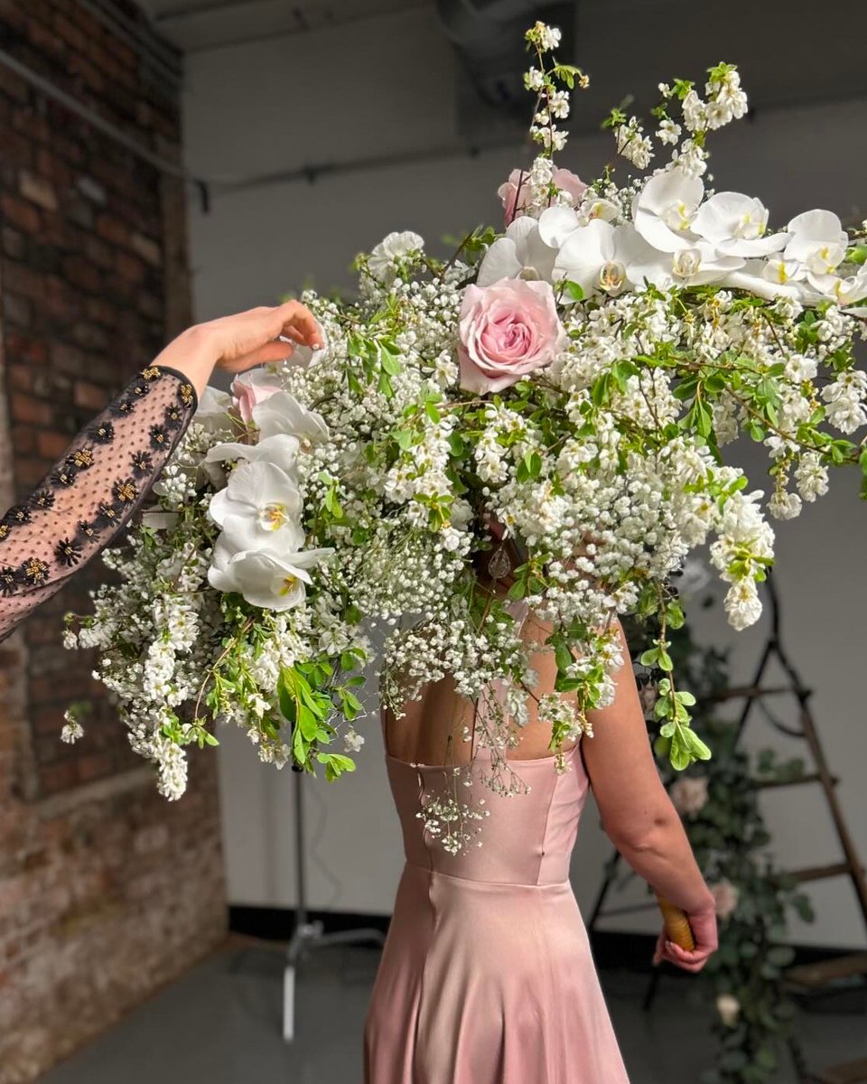 Behind the scenes during Motee Gowns, Silvertini Florist & Viva La Booth's collaborative shoot in our Film & Photography Studio. We can't wait to see the finished edits 📸 Are you looking for a unique studio to shoot content? Drop us a message: info@tileyardnorth.co.uk