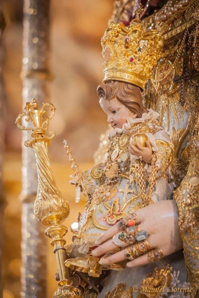 El Regina Coeli de este día lo ofrecemos a la Virgen del Rocío en acción de gracias por su mediación por todos nosotros ante el Señor.