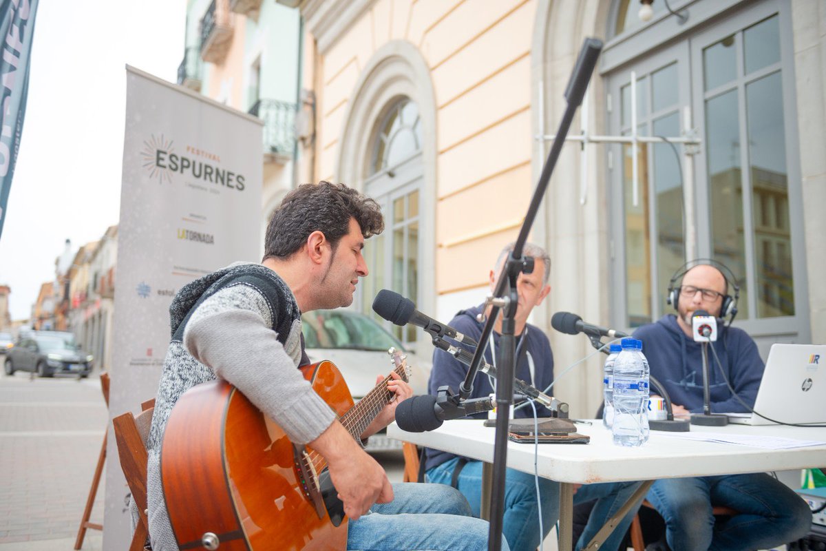 Hem arrencat el dia a la plaça Catalunya amb programa en directe de <a href="/LlagosteraRadio/">Llagostera Ràdio 105.7 FM</a>!

🔜 Ens veiem de seguida a Cal Negre per començar l’Espurnes als Bars amb Secondbest!

📸: <a href="/llagosteraldia/">Ajuntament de Llagostera</a>