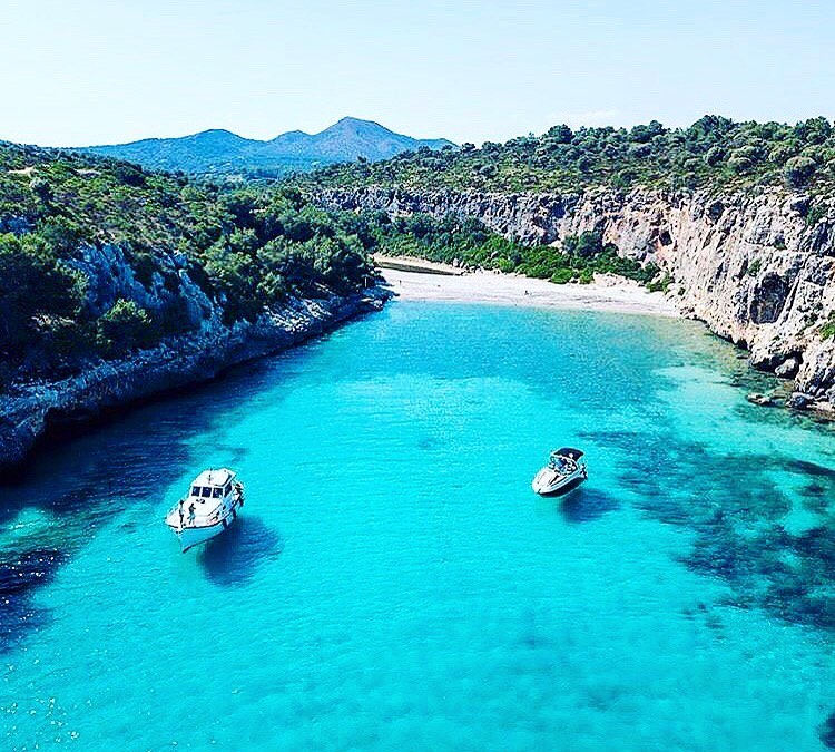 Ahhh. What could be more perfect? Cala Magraner ☀️ We share the magic of @theideaplanmallorca #perfectday #beachvibes #islandlife #paradise #vacationmode @me