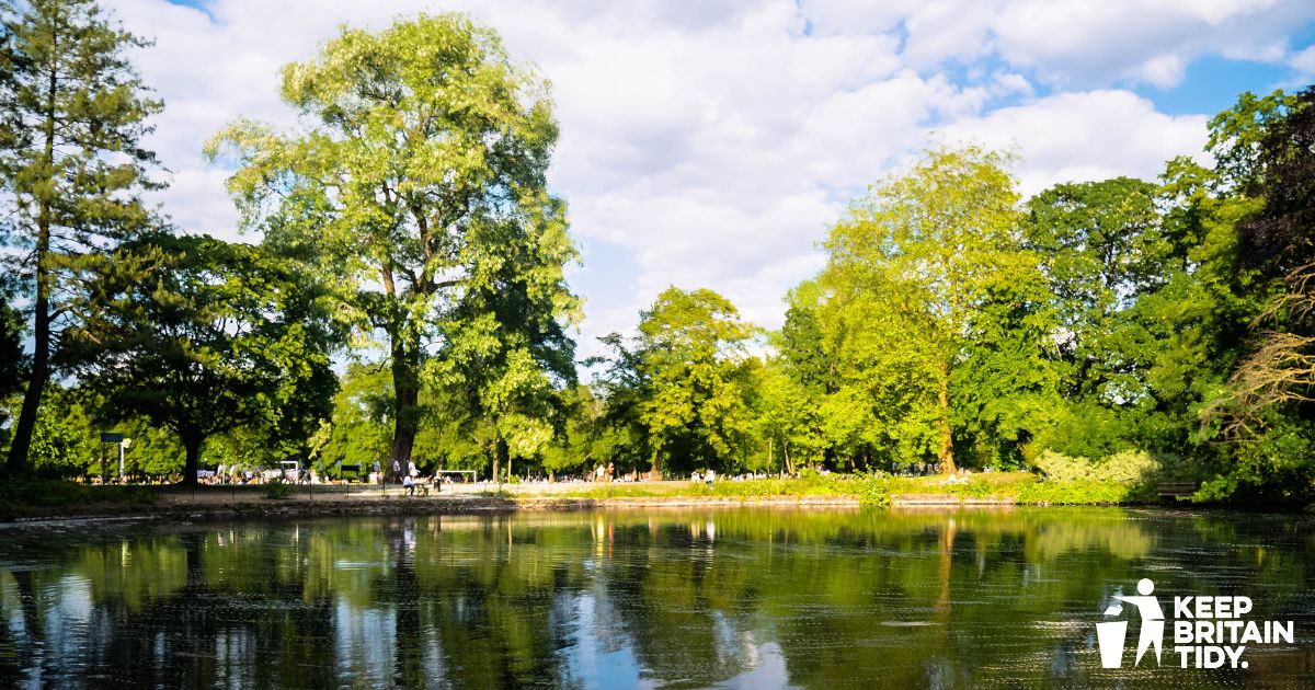 Planning to enjoy the great outdoors this Bank Holiday Weekend? Find your nearest @GreenFlagAward winning park: greenflagaward.org/award-winners/ Let us know which park you visited below! 📷 Alexandra Park, Manchester.