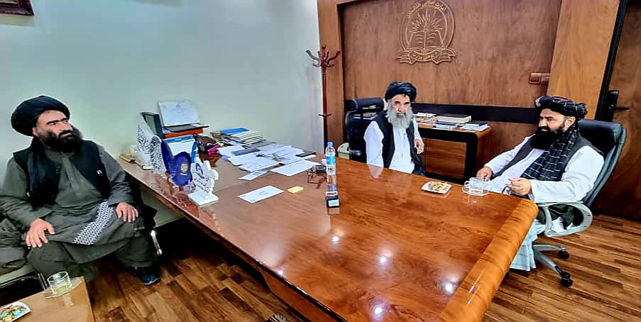 sh11785's tweet photo. نن شنبه د #روزګان ولایت والي الحاج مولوي عنایت الله"شجاع" صاحب او د دې ولایت د پوهني رئیس مولوي شمس اخندزاده (کامران) د پوهني وزارت د محترم وزیر صاحب الحاج شیخ مولوي حبیب الله آغا صاحب سره په کتنه کي د روزګان ولایت د پوهني ریاست اړوند یو شمیر ستونزي او مشکلات شریک کړل. https://t.co/4Y7km5B0kr