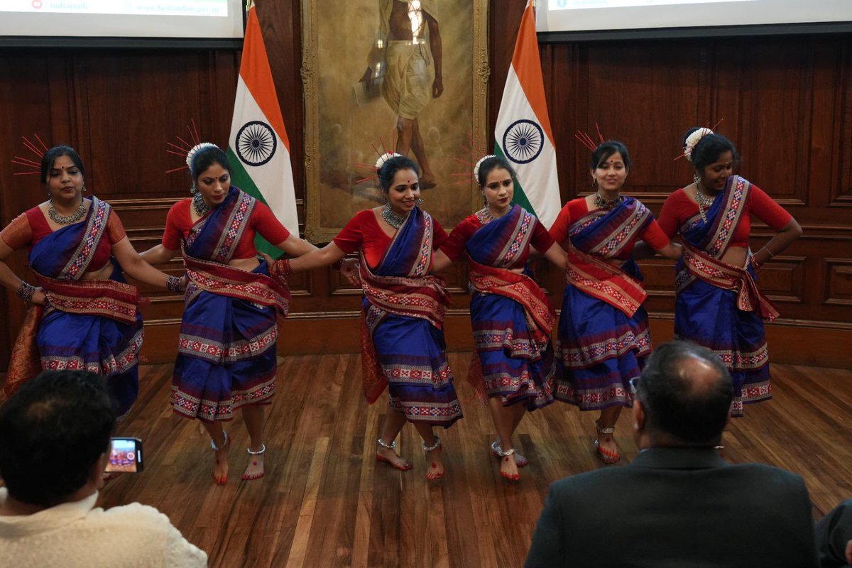 #Odisha's cultural extravaganza at @HCI_London left a lasting impression with mesmerizing Odissi and vibrant Sambalpuri dances. A harmonious blend of tradition and folk artistry that truly enchanted the audience. #CulturalHeritage #FolkArt (5/6) @IPR_Odisha @odisha_tourism