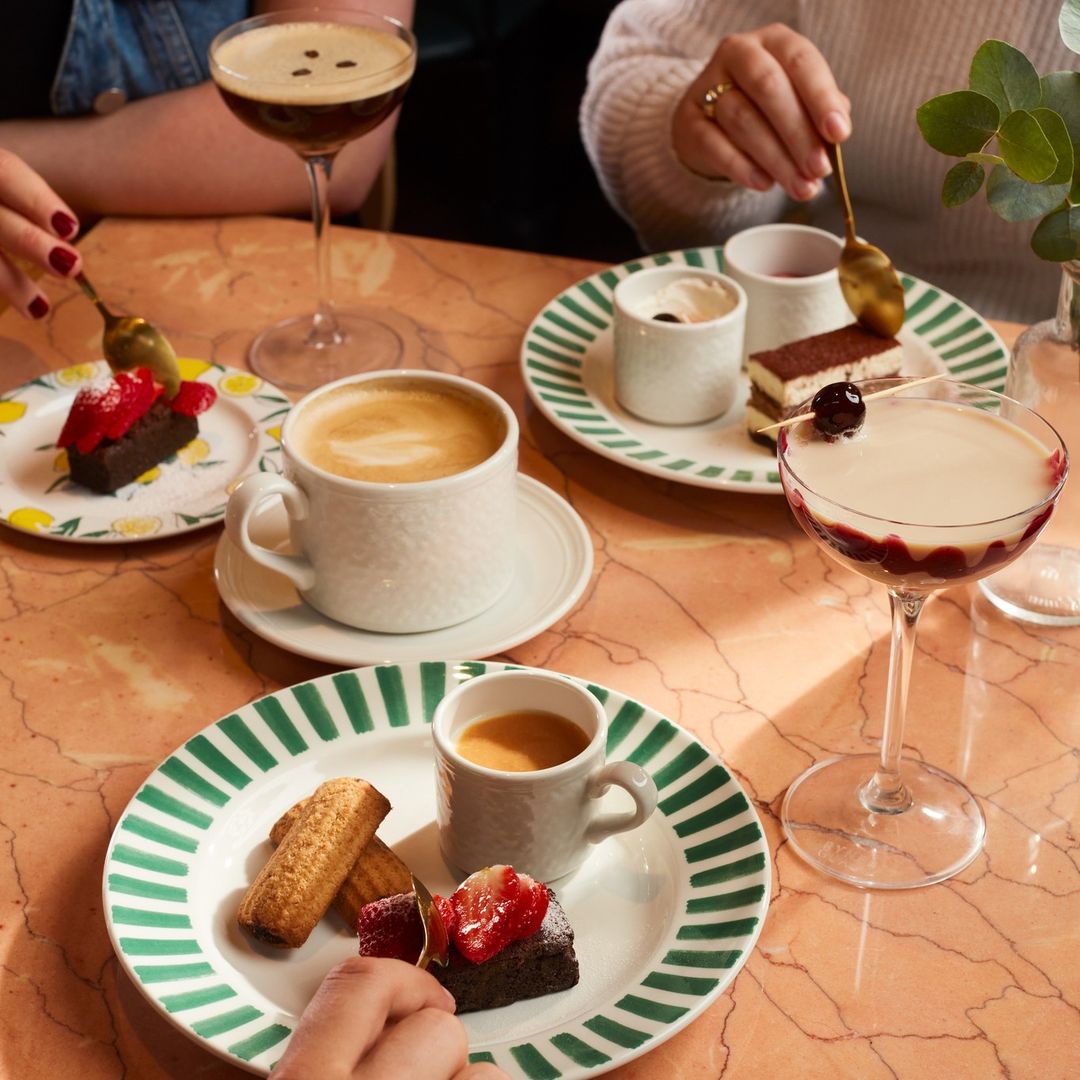 Need a mid-week pick-me-up? ASK #Durham has got you! Grab your besties and indulge in their delicious Affogato. Vanilla gelato with a shot of espresso to pour over served with crunchy chocolate-filled Italian biscuits. 👉🏾 bit.ly/ASK_Walkergate | 0191 383 2567