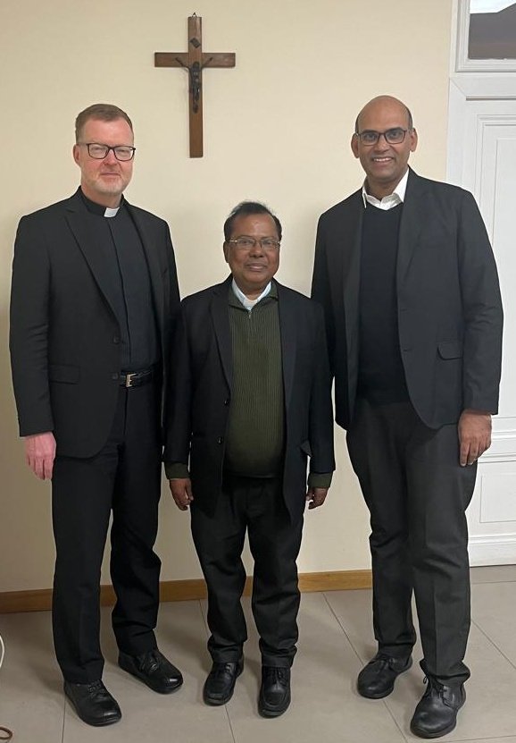 The network is growing. 
Discussing collaboration in Safeguarding formation with Frs. Jo Paul and Jose, #Syromalabar Eparchy Ernakulam Angamaly 🇮🇳
#CommittedToSafeguarding 
#aSaferChurch 
@iadc_unigre