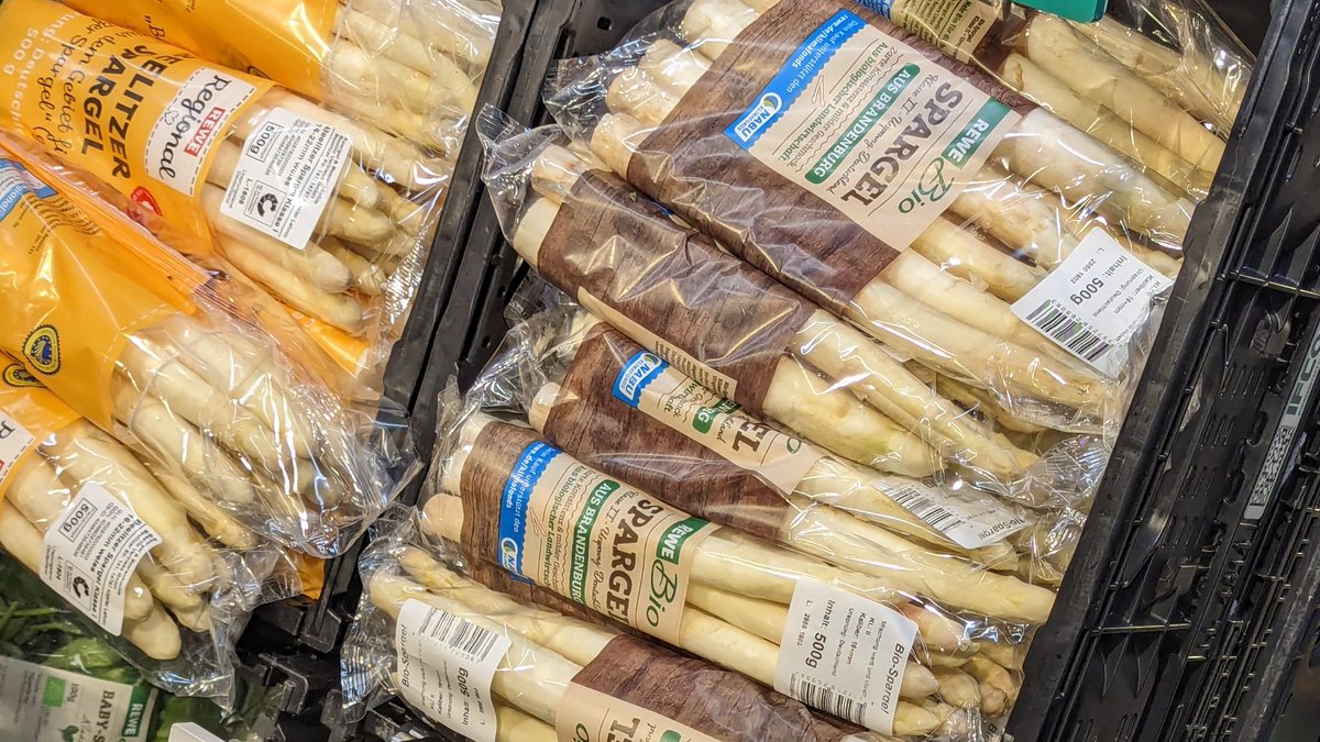 It remains incredible that Germany is so proud of its asparagus obsession but what they're actually talking about when they say asparagus is this pale white ugly monstrosity