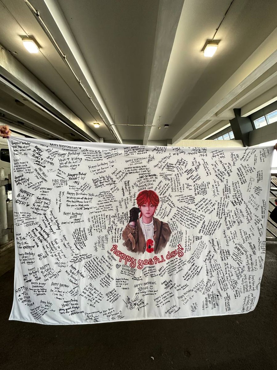 Our cloth banner with all our birthday messages for Yoshi was duly delivered backstage.

📷 <a href="/livenationph/">Live Nation PH</a> 

ONE NIGHT WITH TREASURE
#TREASURE_REBOOT_IN_MANILA_DDAY
#REBOOT_IN_MANILA 
#RelayTourToAsia_PH #REBOOT