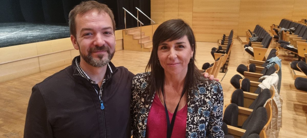 Espectacular 🤩 conferència de @hruizmartin . Un plaer escoltar-lo i aprendre d’ell. Una conferència per reflexionar:
*🚨 ab els BIAIXOS
* ❔PER QUÈ innovar? 
*✨Gran DESIG: pràctica educativa +recerca científica @alegre_rebel @audi_johnny #congrésdireccions #lideratgeseducatius