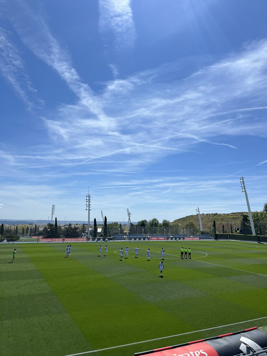 📍 El Juvenil A de Arbeloa cierra una temporada difícil ante el Rayo Alcobendas. Iker Bravo es capitán en su posible último partido… y veremos si también es el de Paulo Iago. @relevo