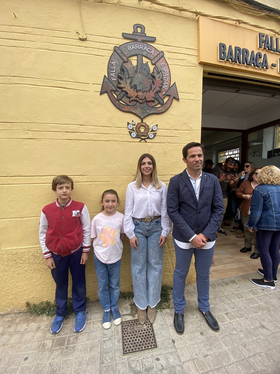 barracaespadan's tweet photo. 🎉Ya tenemos representantes para el ejercicio 2024-25.:

🔹Fallera Mayor: Inés Plaza Soriano.

🔹Fallera Mayor Infantil: Empar del Carme Ruiz Palanca.

🔹Presidente Infantil: Tristán Mayordomo Cerveró

#la49 #fallas #falles #enelcordelcabanyal @JCF_Valencia https://t.co/Q6A9d9wZGM