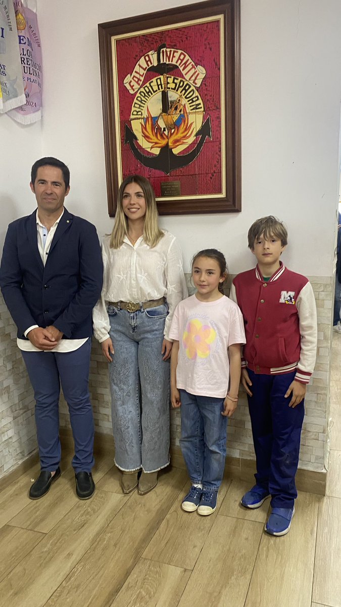 barracaespadan's tweet photo. 🎉Ya tenemos representantes para el ejercicio 2024-25.:

🔹Fallera Mayor: Inés Plaza Soriano.

🔹Fallera Mayor Infantil: Empar del Carme Ruiz Palanca.

🔹Presidente Infantil: Tristán Mayordomo Cerveró

#la49 #fallas #falles #enelcordelcabanyal @JCF_Valencia https://t.co/Q6A9d9wZGM