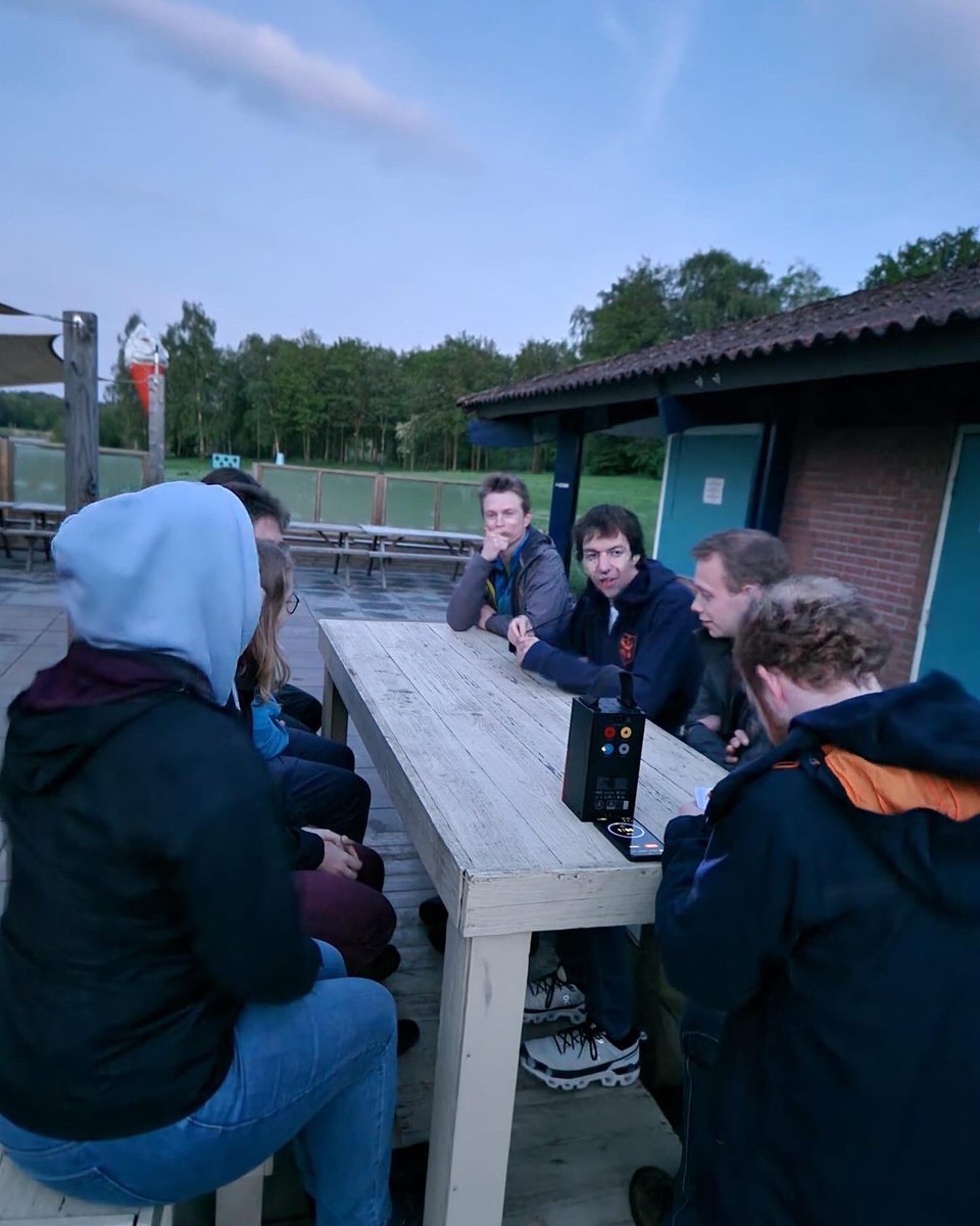 sw3lbp's tweet image. Een vaak gehouden scoutingopkomst is wel ‘Ik houd van scouting’, naar het bekende TV-programma ‘Ik houd van Holland’. De stamleden van #HortaStamII hebben gisteravond deze opkomst in een nieuw jasje gestoken: ‘Ik houd van Bussloo’! #scouting #sw3lbp #apeldoorn #bussloo