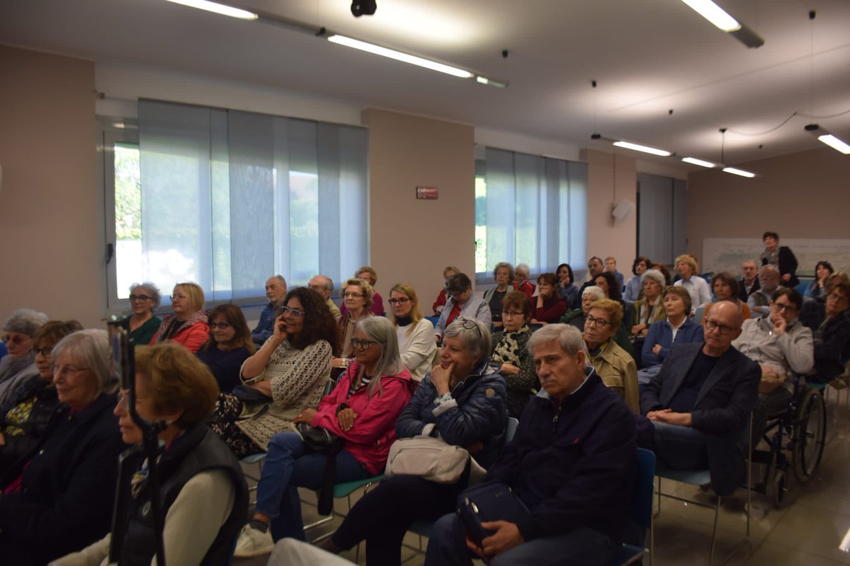 'Il quindicesimo compleanno' di Rosaura Galbiati. L'incontro si è tenuto ieri alla biblioteca di Cernusco con la partecipazione di Lea Melandri, scrittrice e presidente della Libera Università delle Donne e della saggista Maria Grazia Longhi. transeuropaedizioni.it/shop/narrativa…