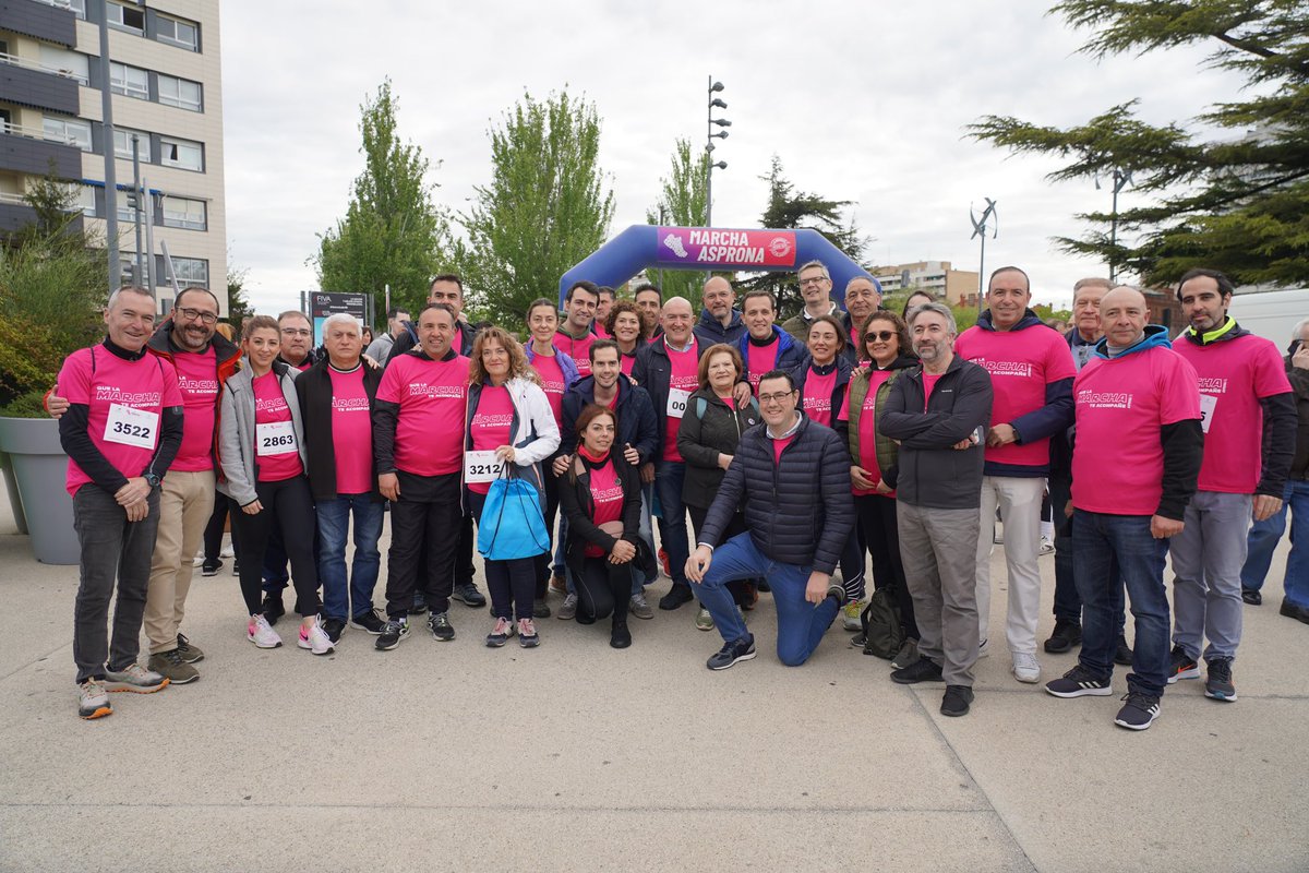 La familia del @PPValladolid, encabezada por nuestro presidente @Conrado_Iscar, la consejera @MariaGlezCorral y el alcalde de Valladolid @JesusJCarnero, como cada año acude a una cita ineludible con @Asprona_Vall.