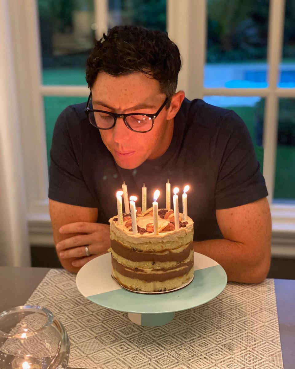 HAPPY BIRTHDAY, 35 years young. @McIlroyRory 39 Pro wins, 4 majors. Many more to come 😍🏆🎉🥳🎂