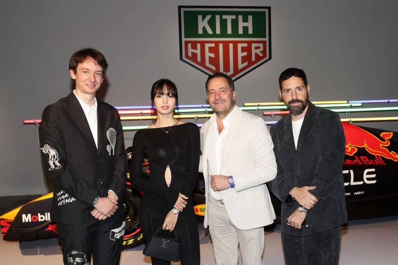 #LISA makes a Superstar appearance at the KITH HEUER Formula 1 event in Miami, and poses with #FrédéricArnault (CEO of LVMH Watches), #JulianTornare (CEO of Tag Heuer) & #RonnieFieg (Founder of Kith)!👏👩‍🎤🌟📸🏎️🌴🇺🇸🔥👑💛 #LISA #리사 #LALISA #MONEY #KITH #LLOUD @wearelloud