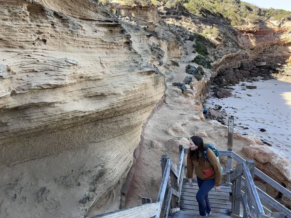 Andrew Mackintosh βοΈ (@amacglac) on Twitter photo An extraordinary sedimentary sequence of buried dunes and soils spanning the last hundred thousand years at Diamond Bay, Mornington Peninsula, Australia.
Dr Ellen Corrick for scale.
First year <a href="/MonashEAE/">Monash Earth, Atmosphere and Environment ππͺοΈπ</a> field trip An extraordinary sedimentary sequence of buried dunes and soils spanning the last hundred thousand years at Diamond Bay, Mornington Peninsula, Australia.
Dr Ellen Corrick for scale.
First year <a href="/MonashEAE/">Monash Earth, Atmosphere and Environment ππͺοΈπ</a> field trip