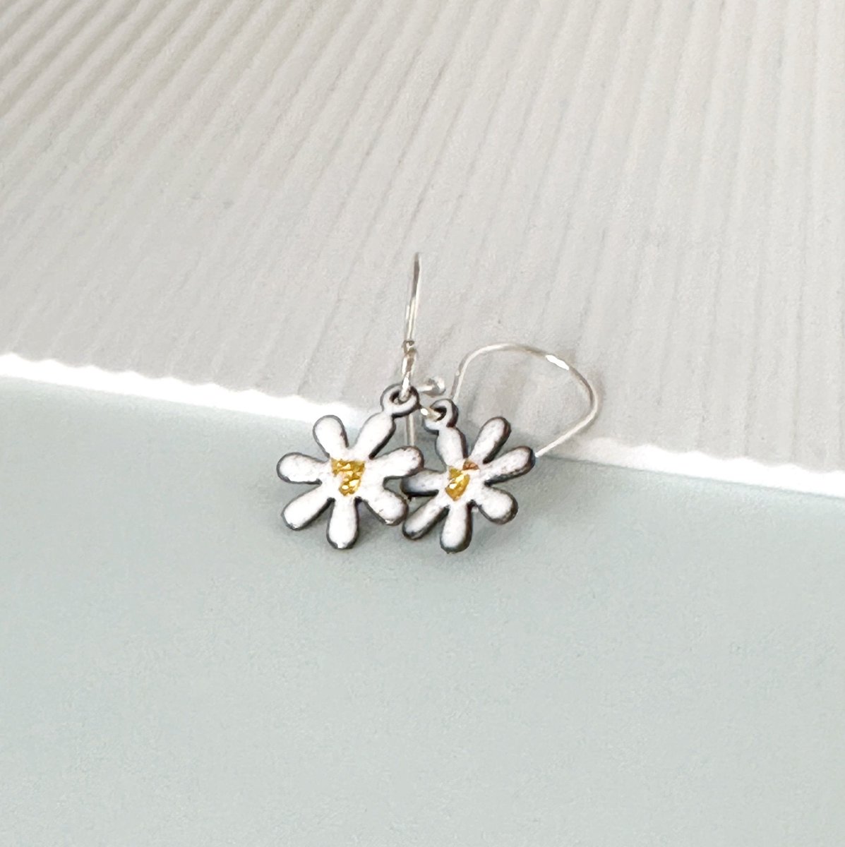 Daisy Drop Earrings tuppu.net/d9f12b4a #inbizhour #bizbubble #UKHashtags ##UKGiftHour #MHHSBD #giftideas #shopsmall #HandmadeHour #FlowerEarrings