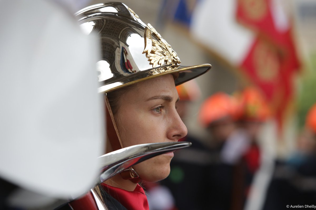 Le courage et le dévouement sont des valeurs qui nourrissent tous les sapeurs-#pompiers du monde.
Ils font face aux enjeux du quotidien comme de l’exceptionnel. 
Que leurs valeurs soient mises à l’honneur aujourd’hui, comme le reste de l’année.
#JournéeInternationaleDesPompiers