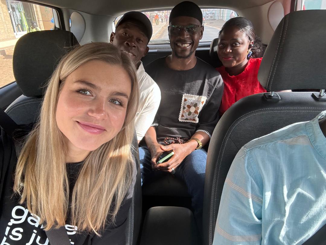 Road to Kaffrine region for chess  distribution.
Senegalese chess champion Nadia on support💪💪🇸🇳🇸🇳Mamadou Leye SICA technical director and Khady Niang from the national team😍🇸🇳 cc <a href="/thegiftofchess/">The Gift of Chess</a> <a href="/hope_cope_/">Nadezhda Marochkina</a>