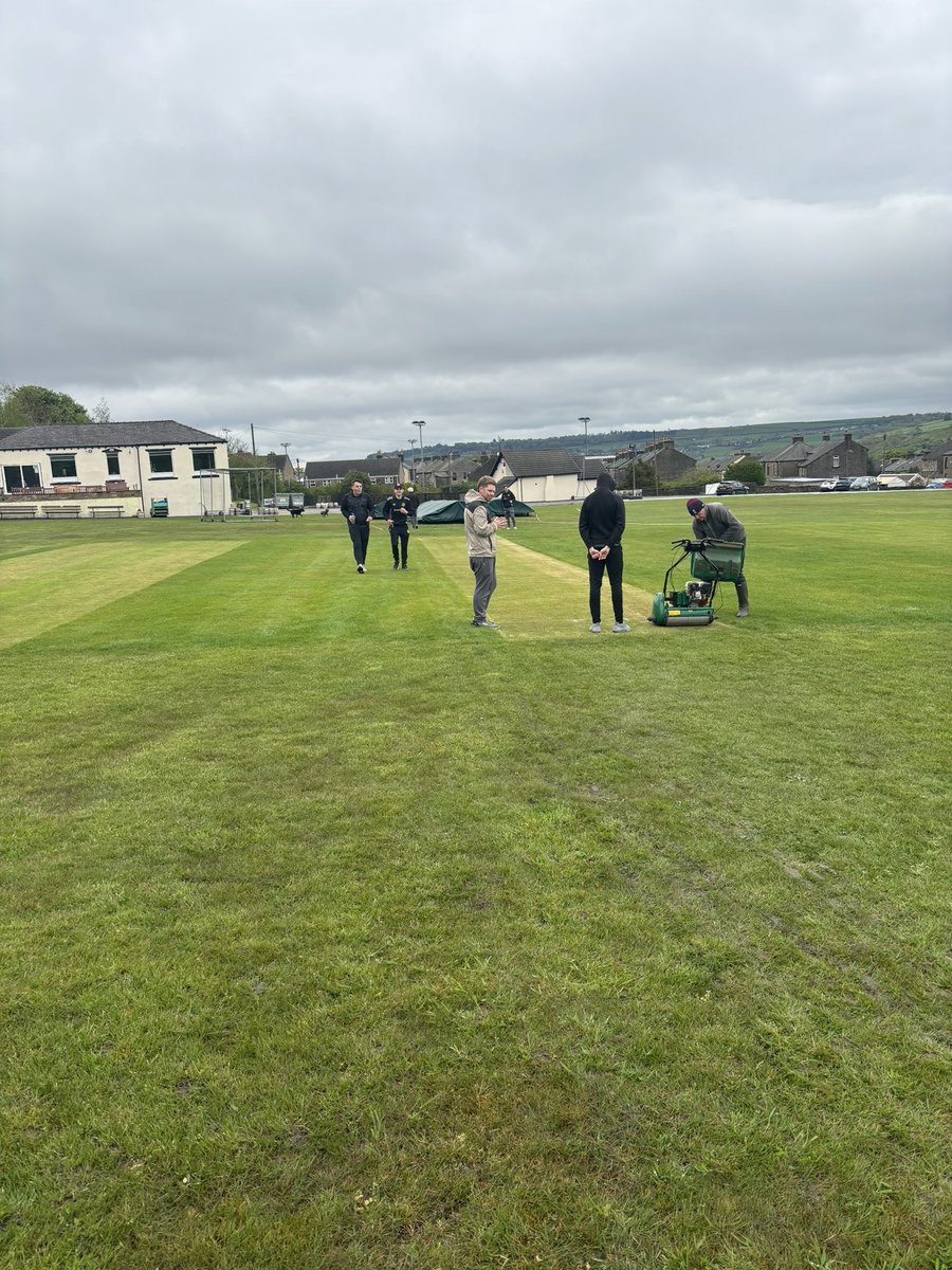 2nd XI lads and groundsmen up early to make sure we get a game in today!