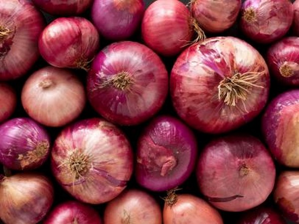 India lifts ban on onion exports after robust production Read @ANI Story | aninews.in/news/business/… #India #onion #Export