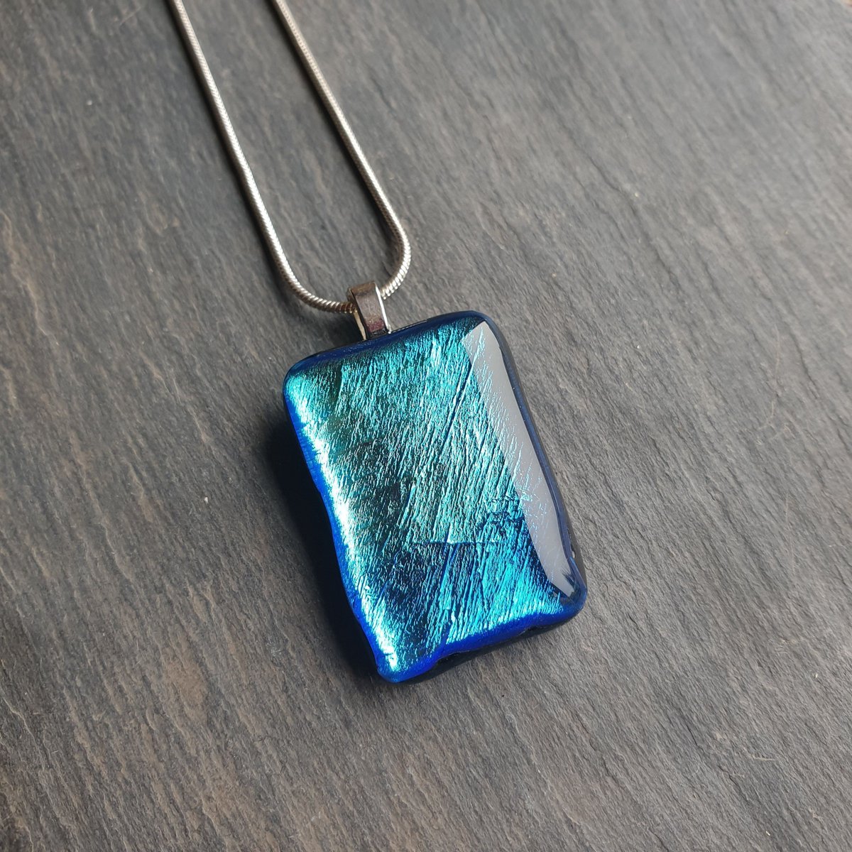 Stunning shimmering blue and green mirrored dichroic glass necklace. Lovely handcrafted sea themed pendant. #ukgiftam #ukgifthour #handmade #giftideas #shopindie #etsy #etsyuk .buff.ly/3Sr54zl
